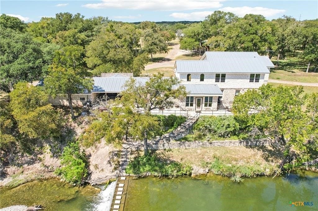 378 acres in Lampasas County