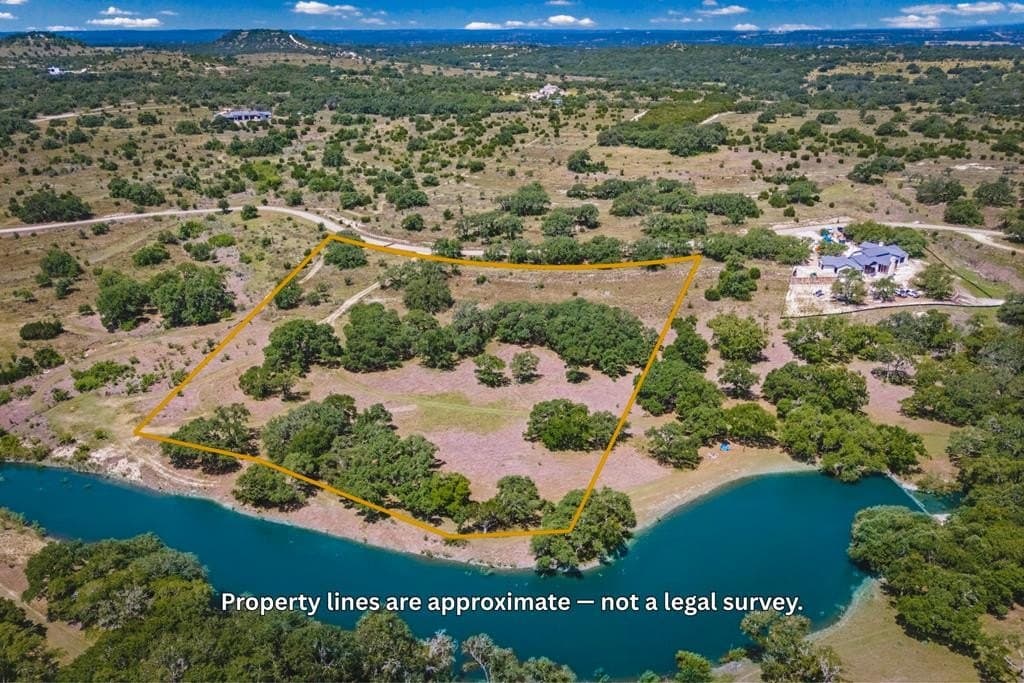 5.61 acres in Blanco County