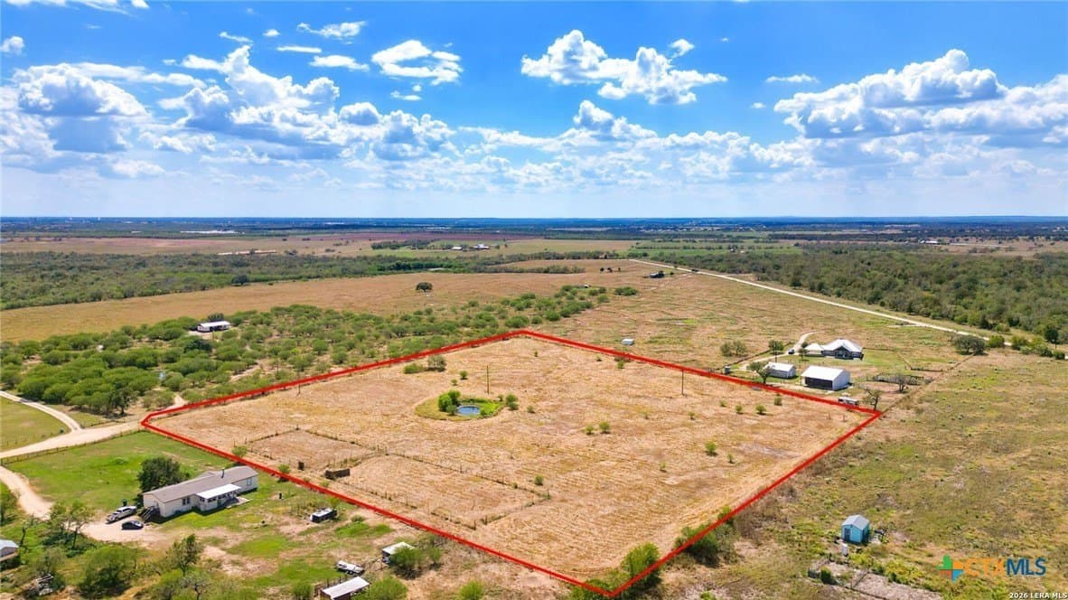 8.5 acres in Gonzales County