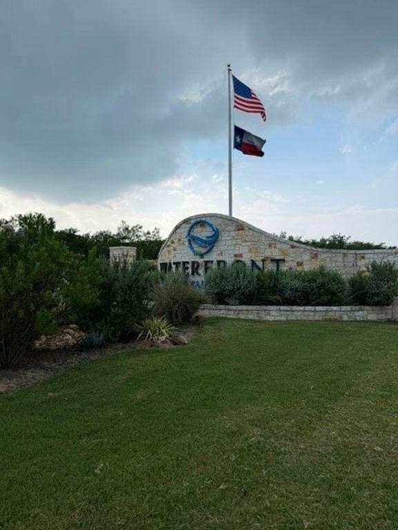 1.01 acres in Navarro County