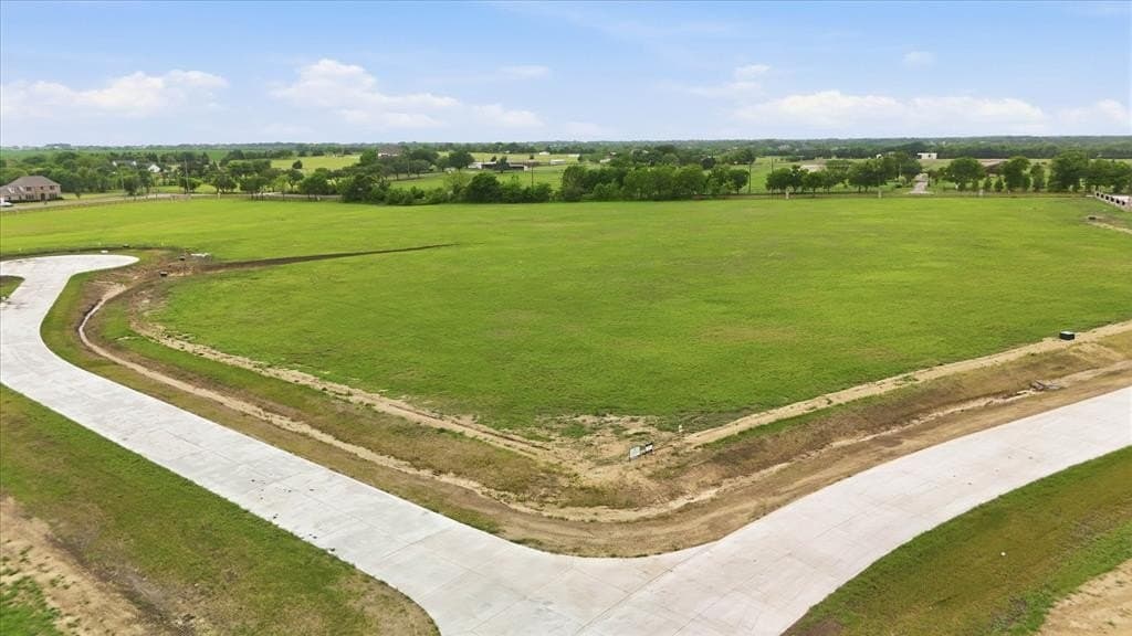 1.01 acres in Ellis County