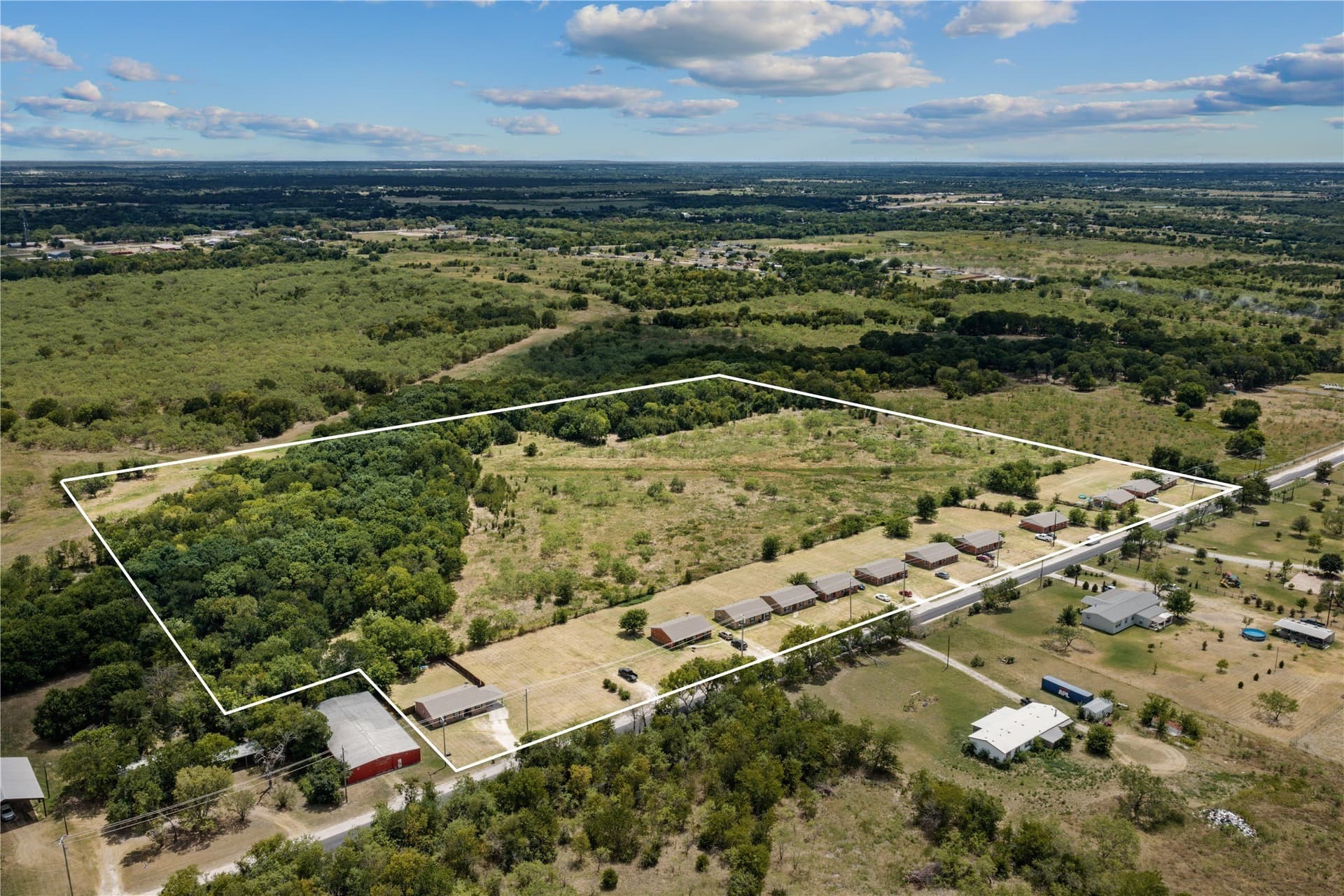 23.35 acres in Navarro County