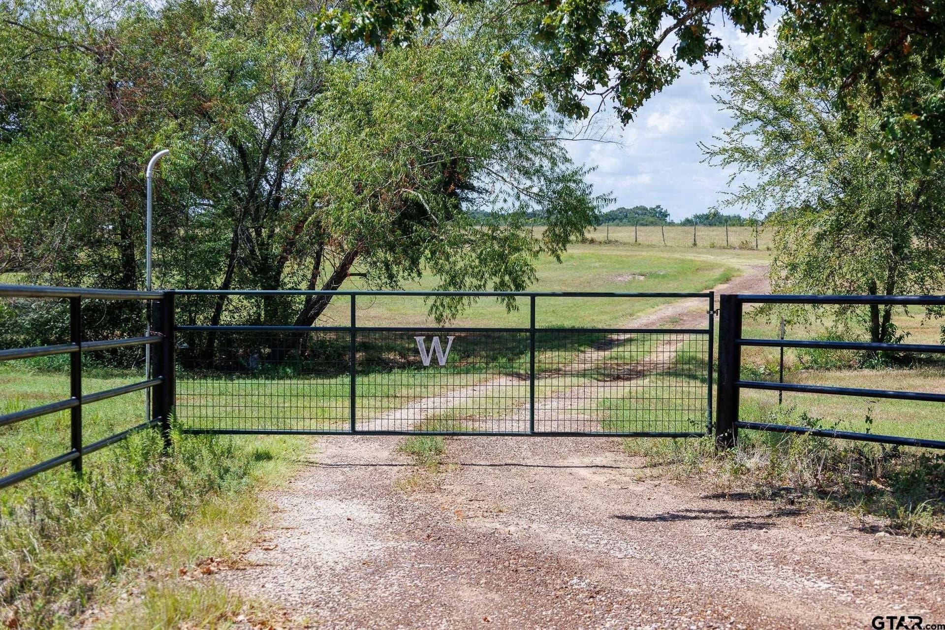 18.72 acres in Henderson County