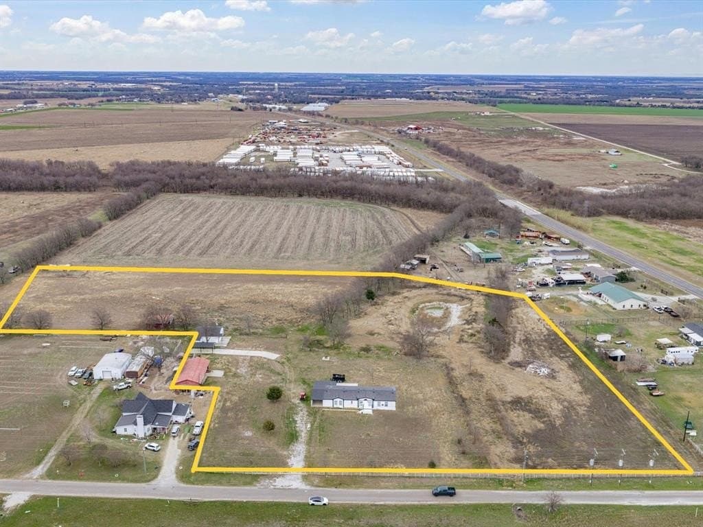 10 acres in Ellis County