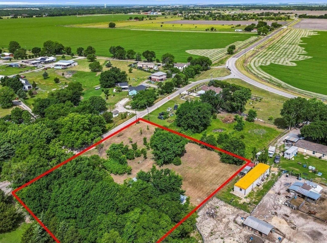 1.4 acres in Ellis County