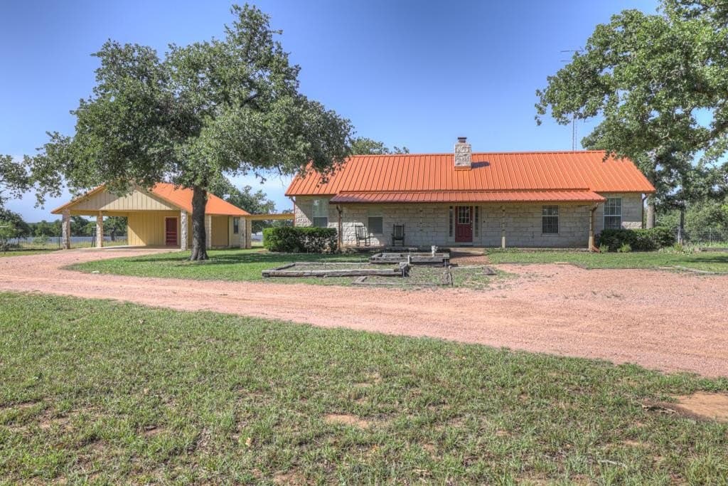 20 acres in Gillespie County