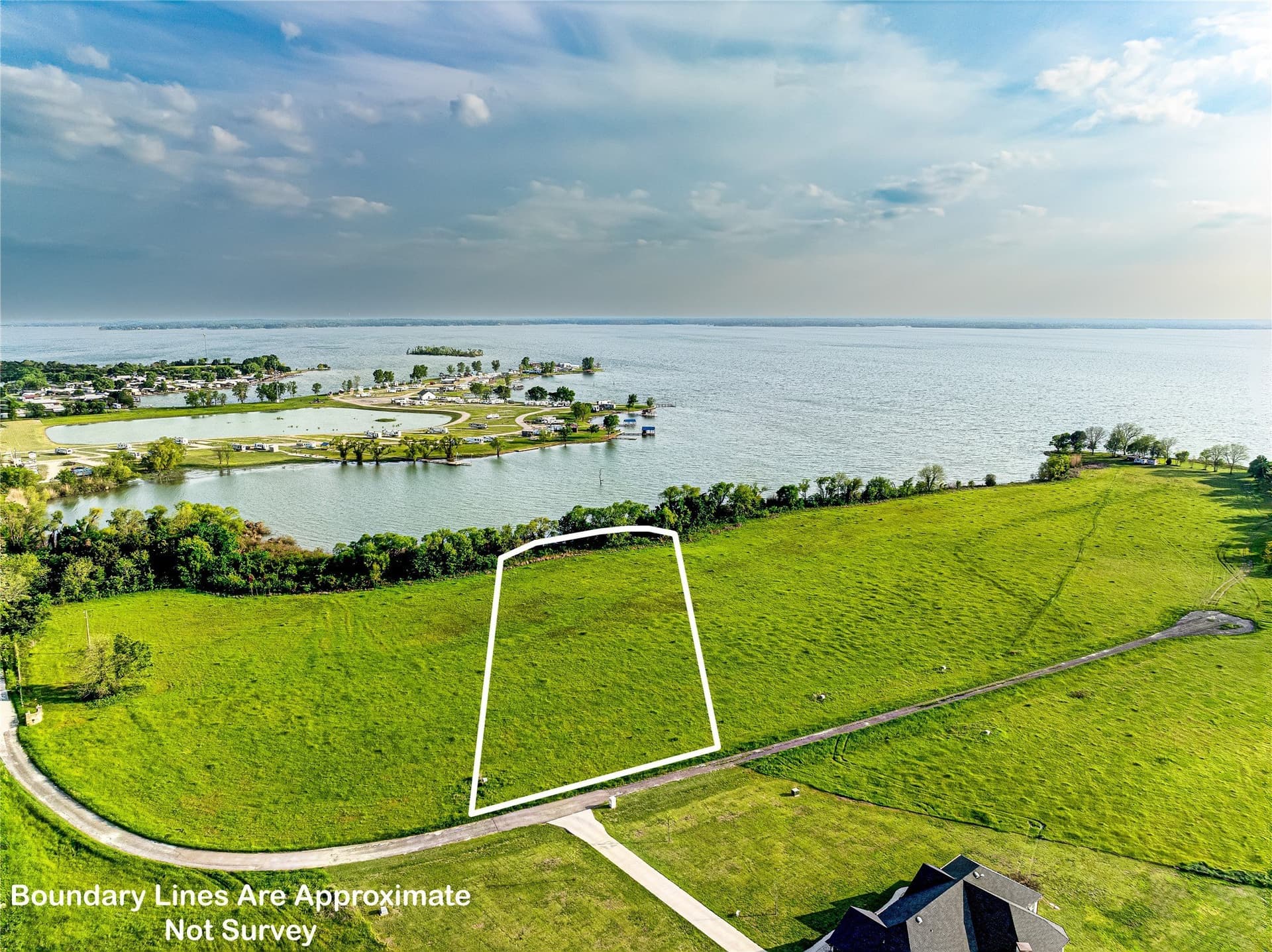 1.68 acres in Navarro County