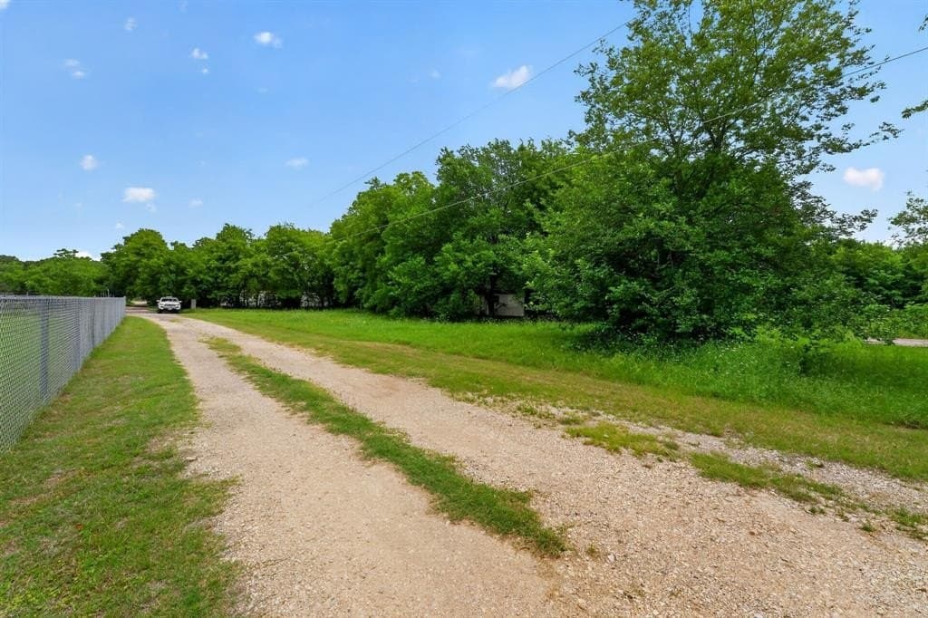 1 acres in Tarrant County