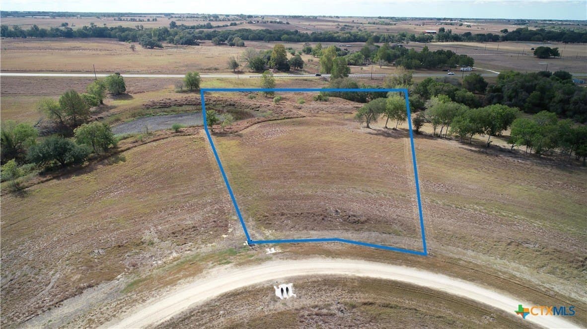 4.9 acres in Lavaca County