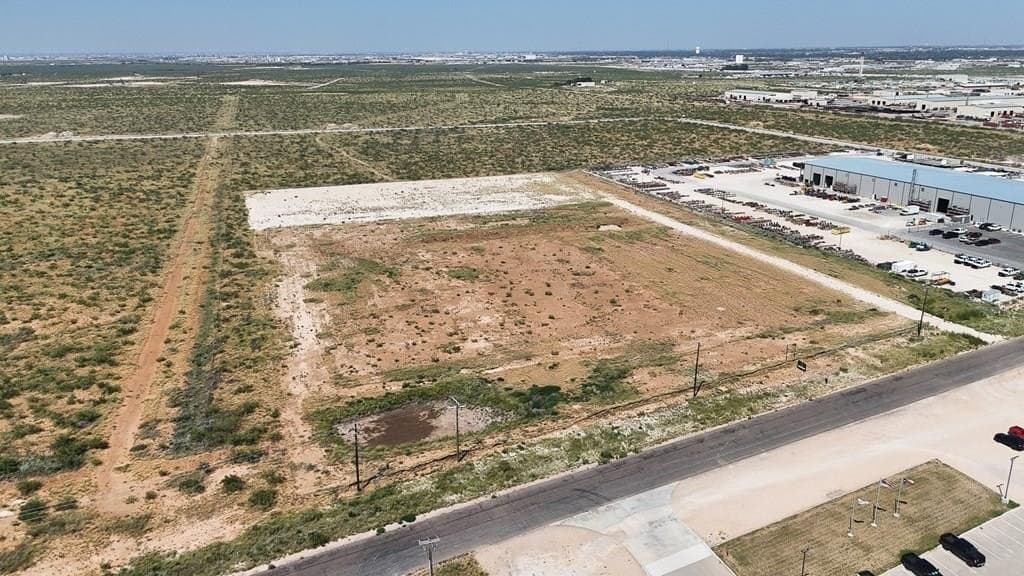 11.27 acres in Midland County