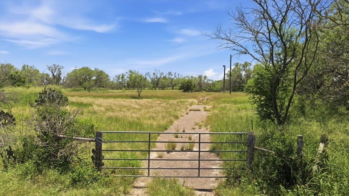 4.05 acres in Live Oak County