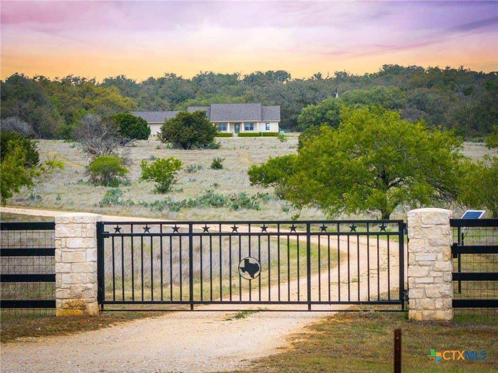 20 acres in Comal County