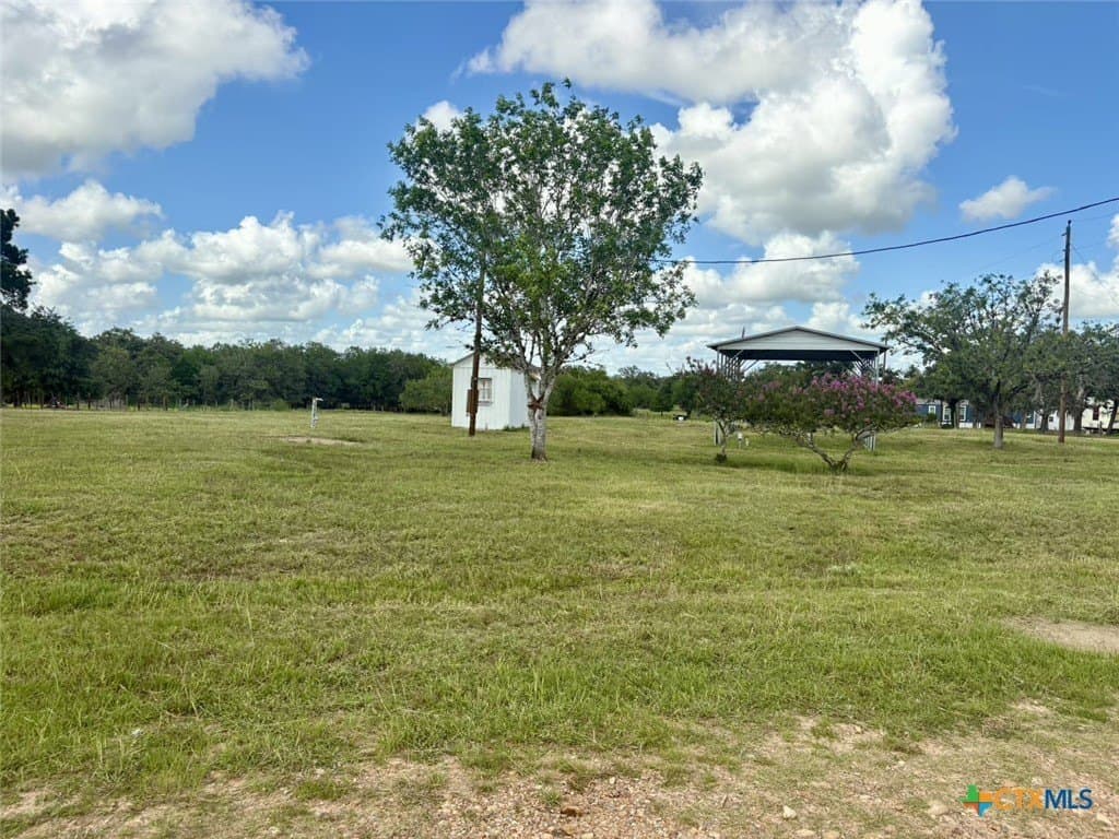 2 acres in Victoria County