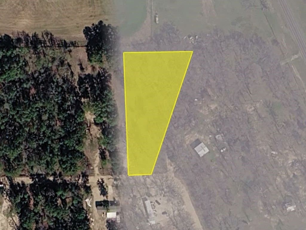 1.06 acres in Henderson County