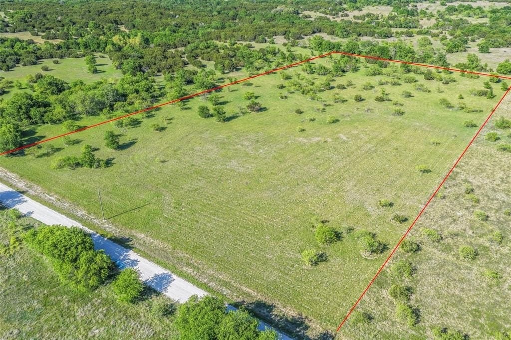 10.01 acres in Hill County