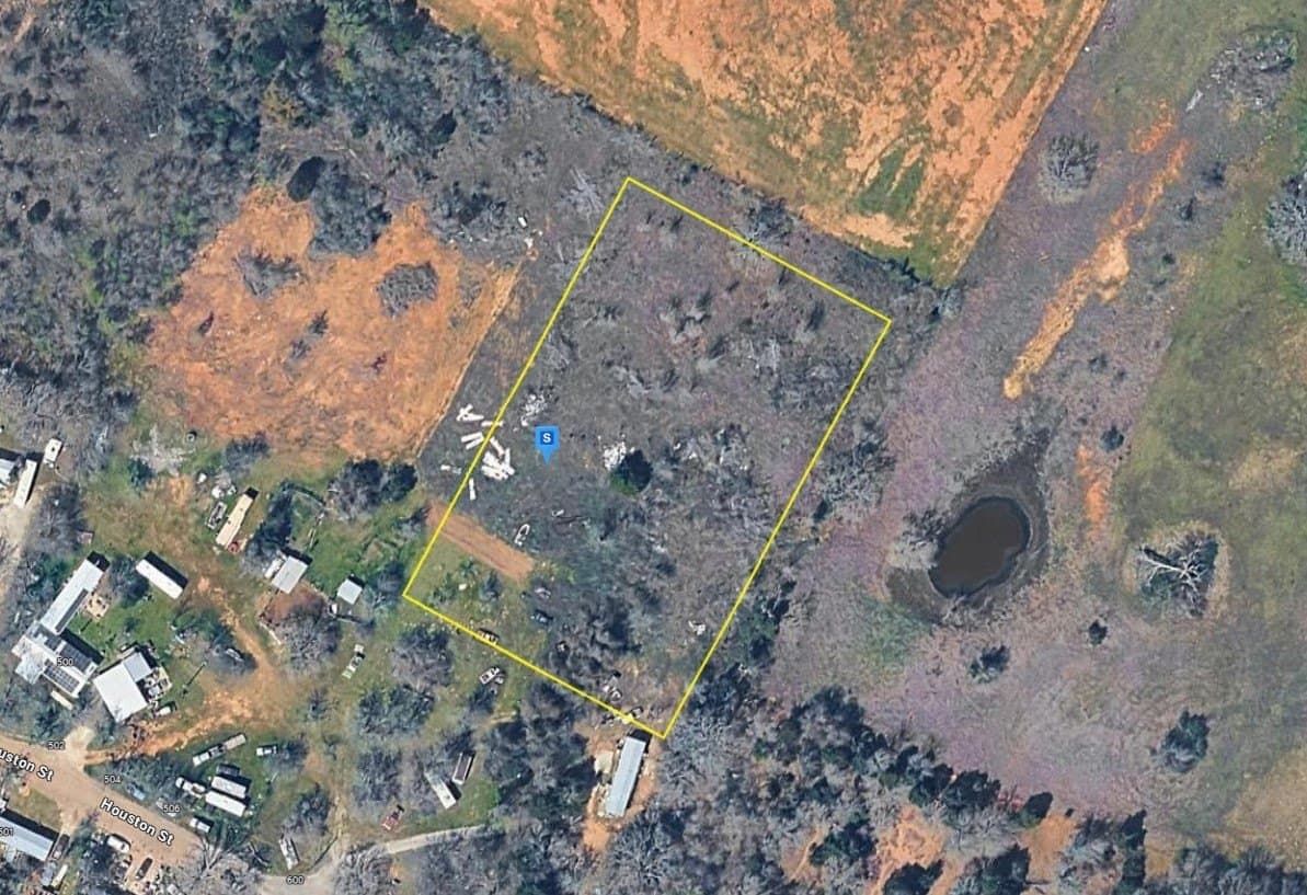 1.38 acres in Bastrop County
