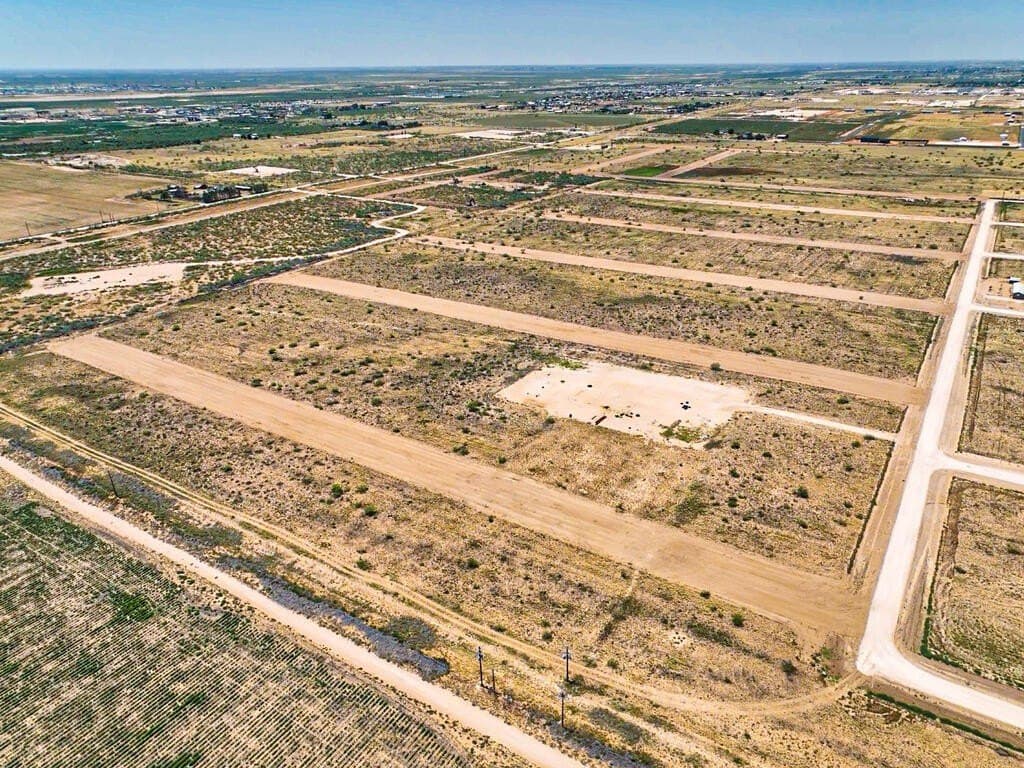 1 acres in Midland County