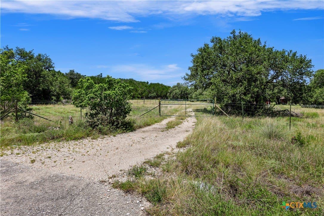 11.55 acres in Hays County