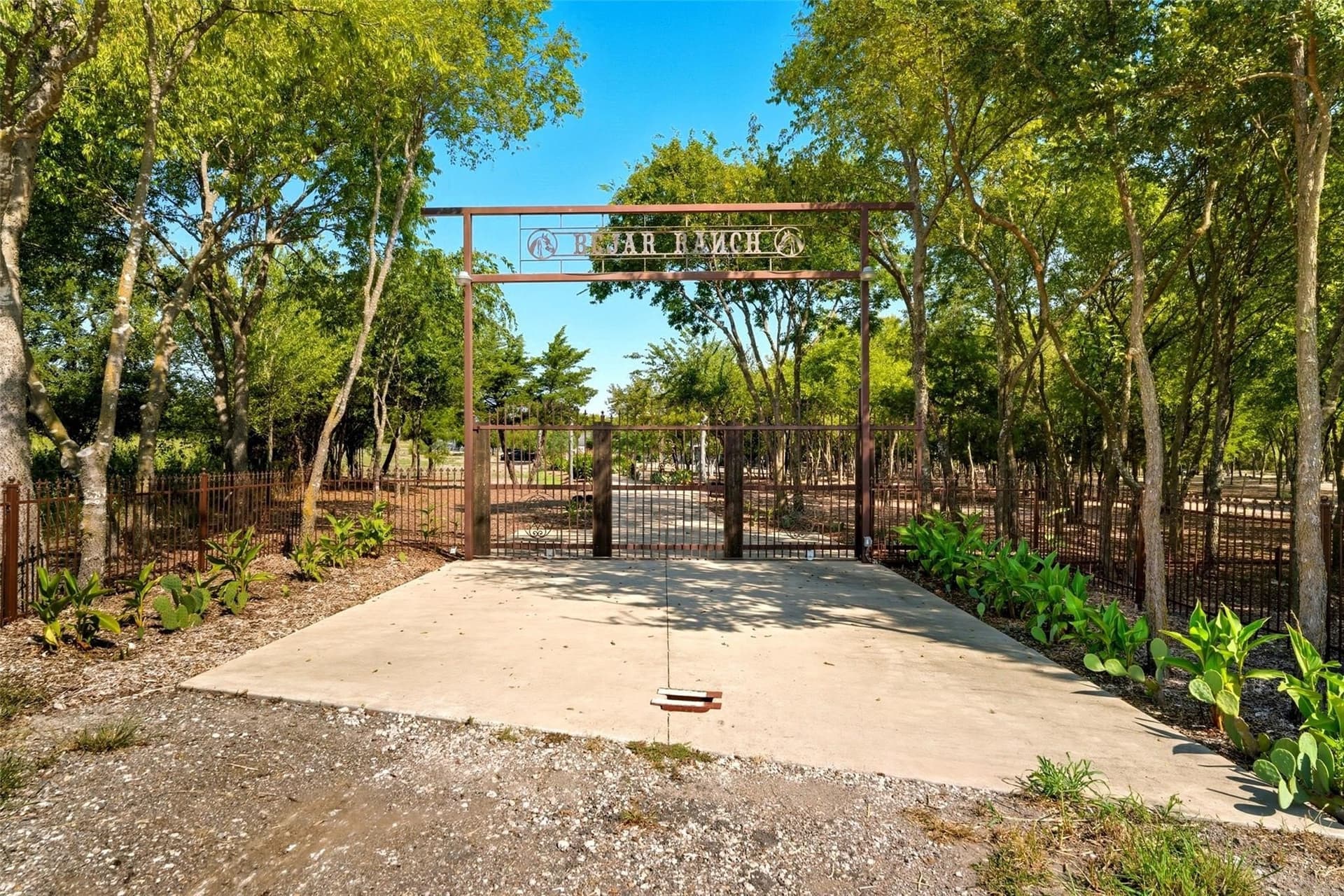 10.24 acres in Ellis County