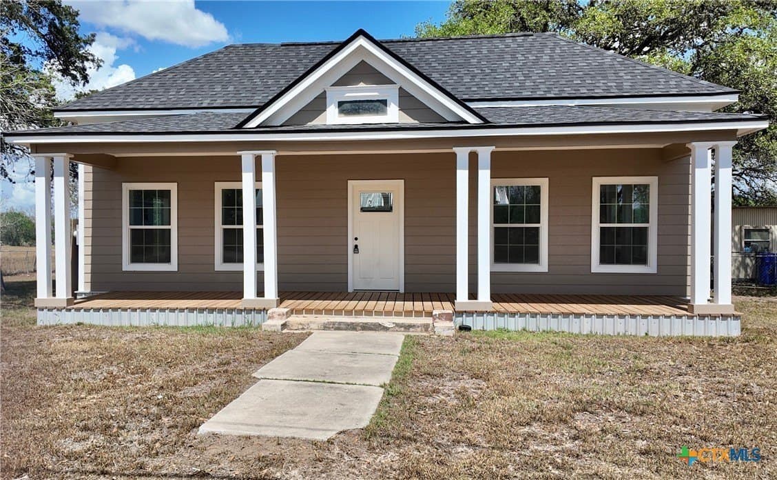 11 acres in Lavaca County