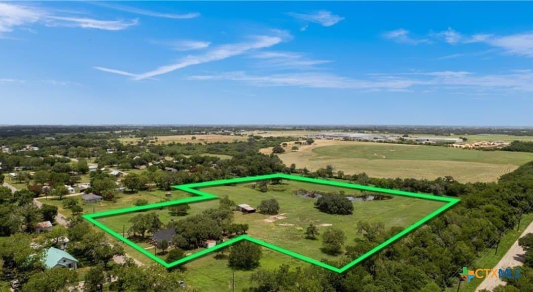 11 acres in Lavaca County