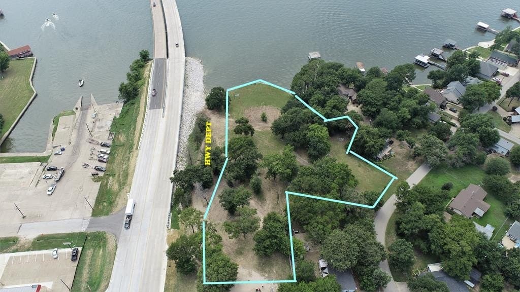 2.35 acres in Henderson County