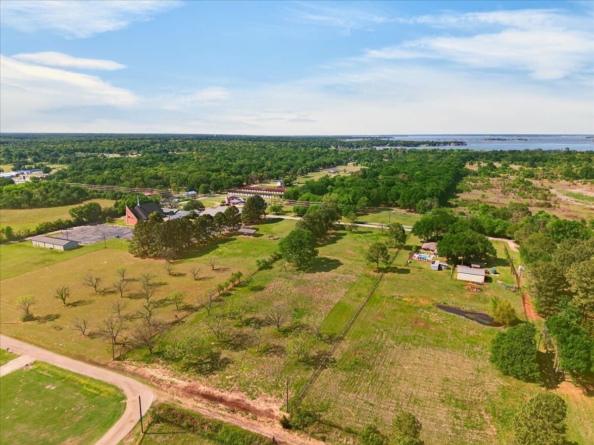 3.21 acres in Henderson County