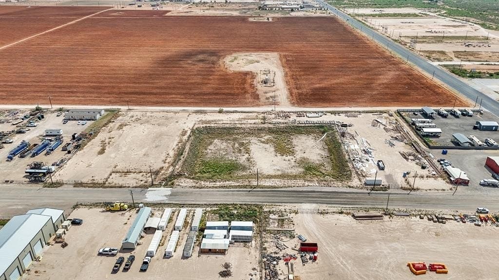 2.7 acres in Midland County