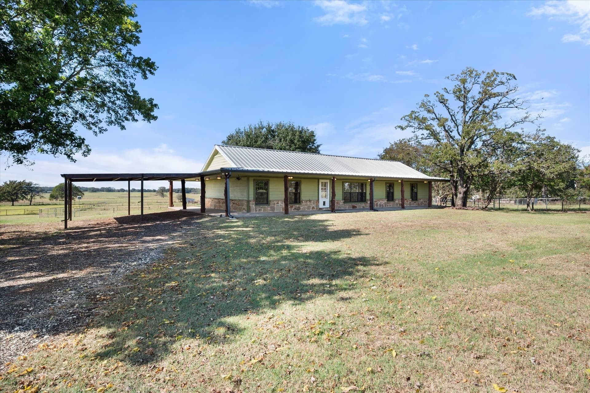 23.87 acres in Freestone County