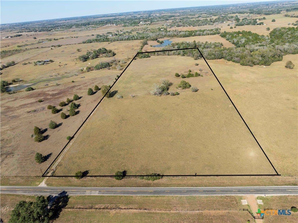 25.58 acres in Lavaca County