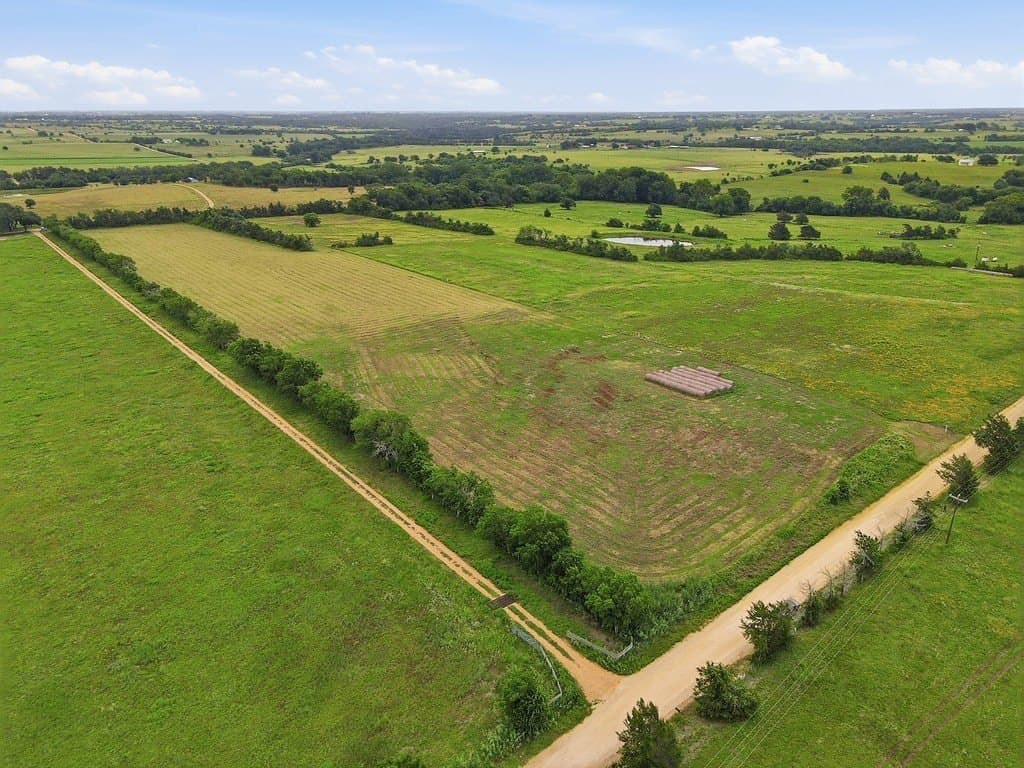 10 acres in Austin County