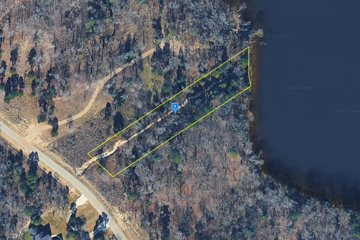 1.05 acres in Henderson County