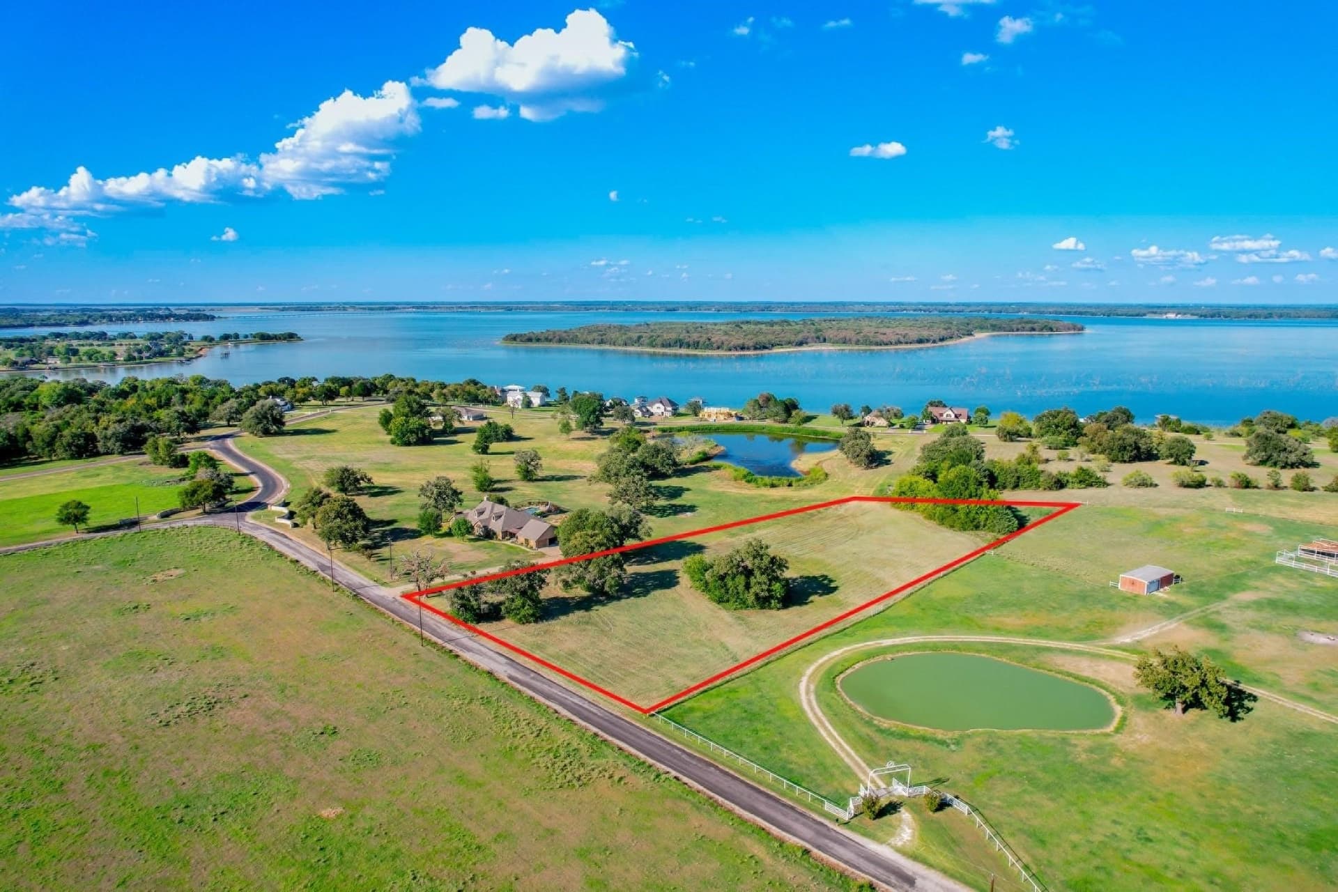 3.01 acres in Navarro County