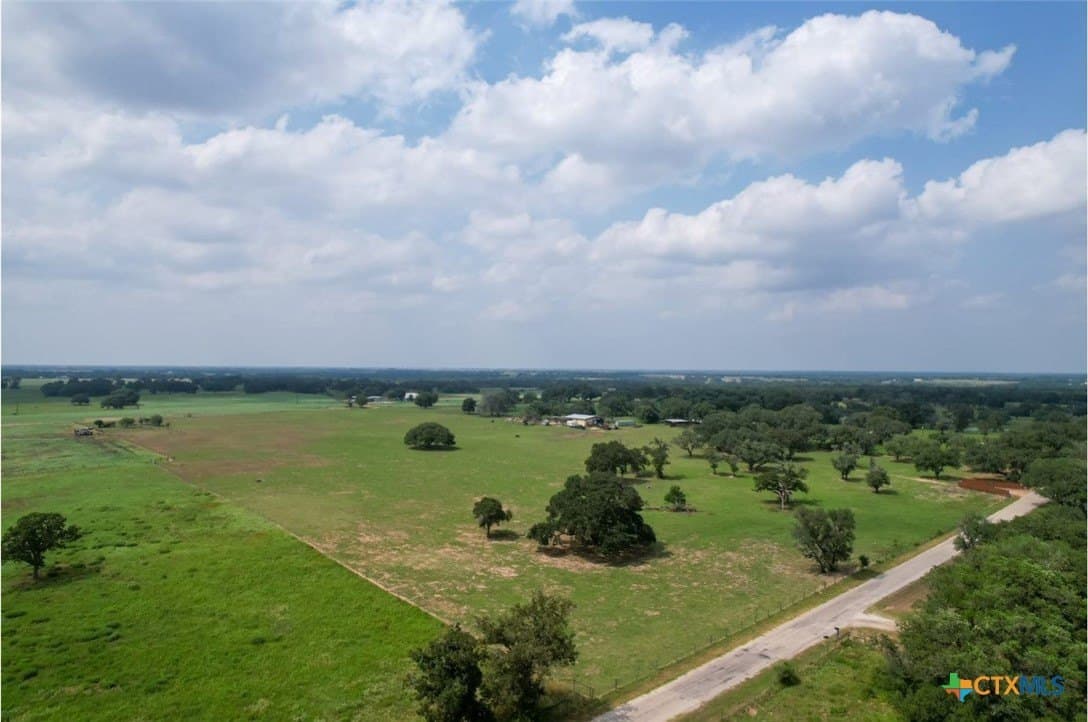 23.38 acres in Lavaca County