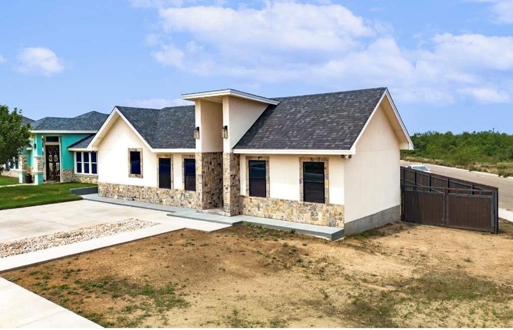6,940.4 acres in Maverick County