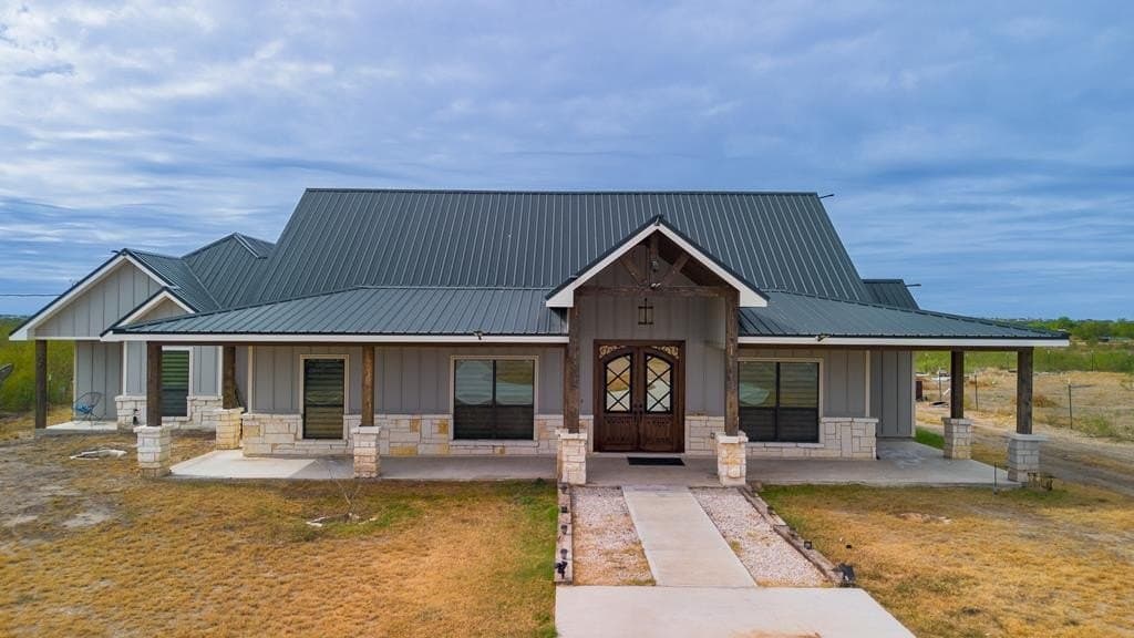 10.01 acres in Maverick County