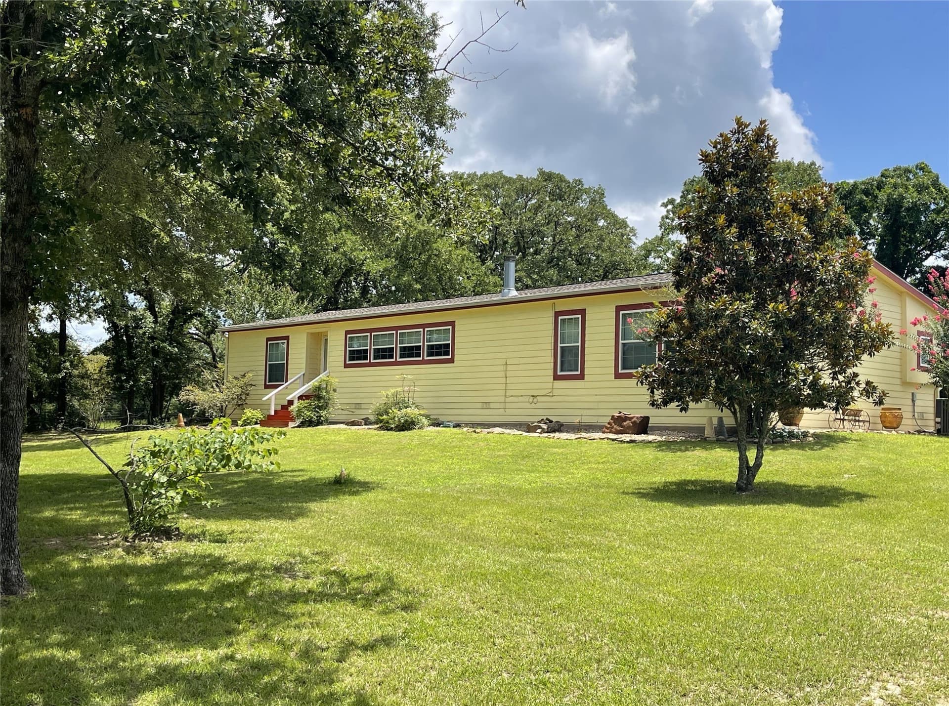 10.96 acres in Freestone County