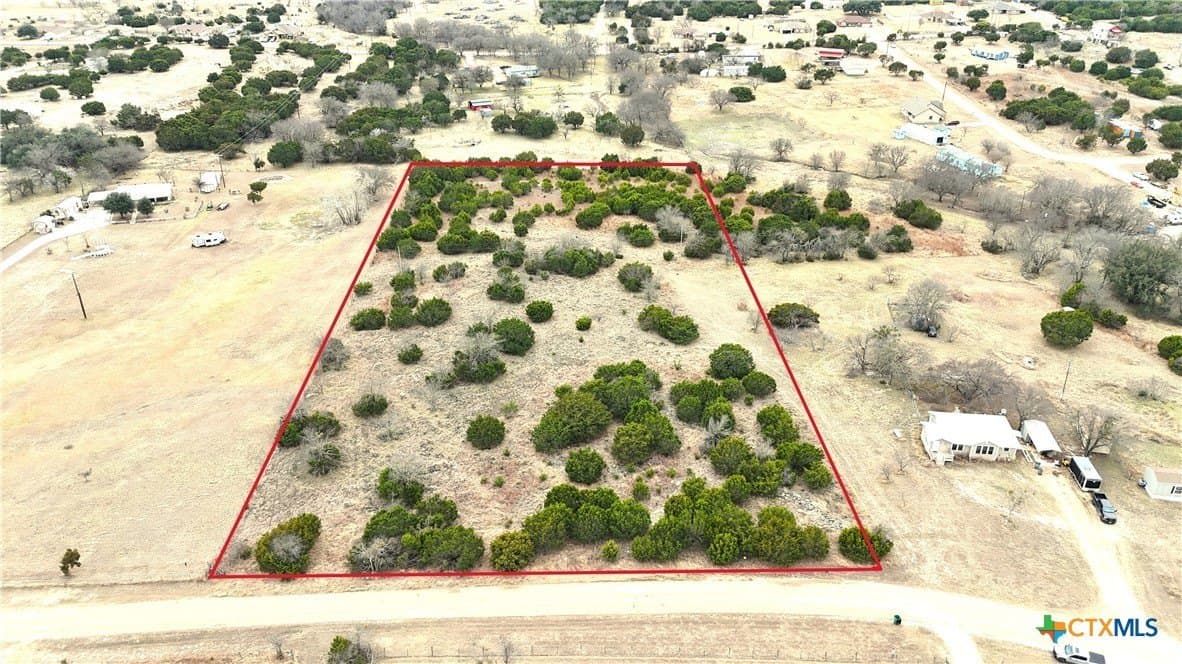 5.25 acres in Lampasas County