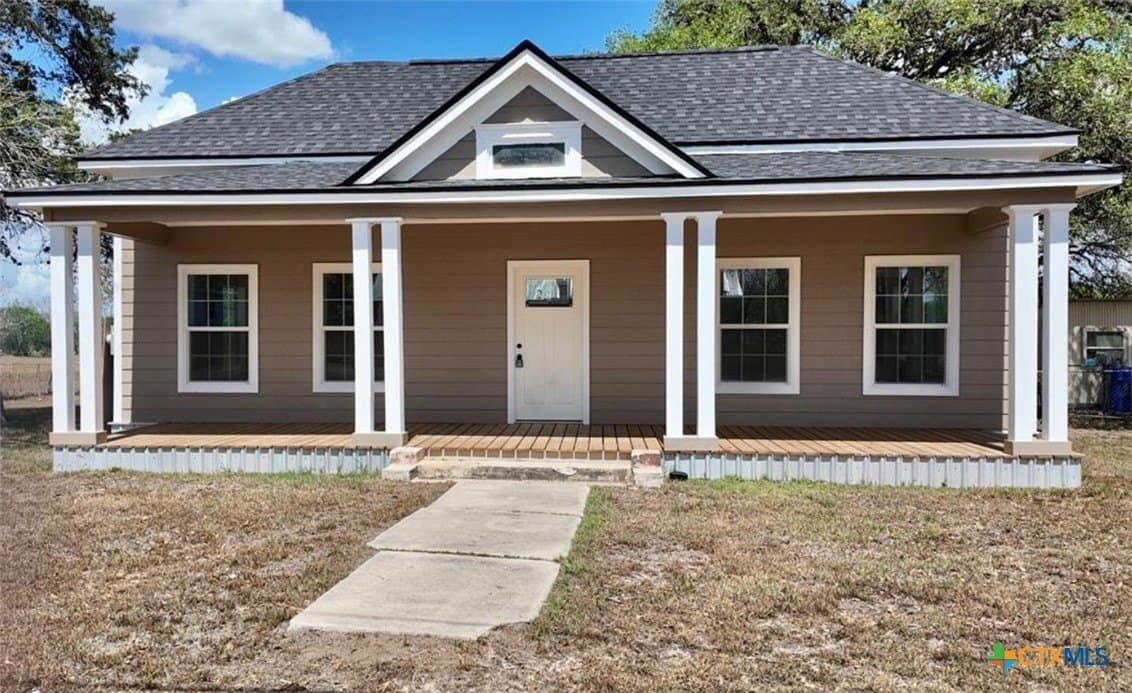 11 acres in Lavaca County