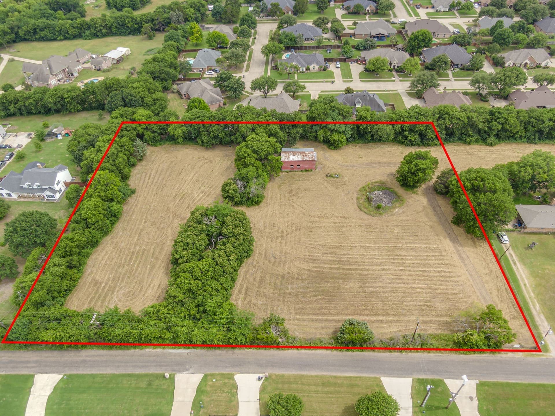 2.77 acres in Ellis County