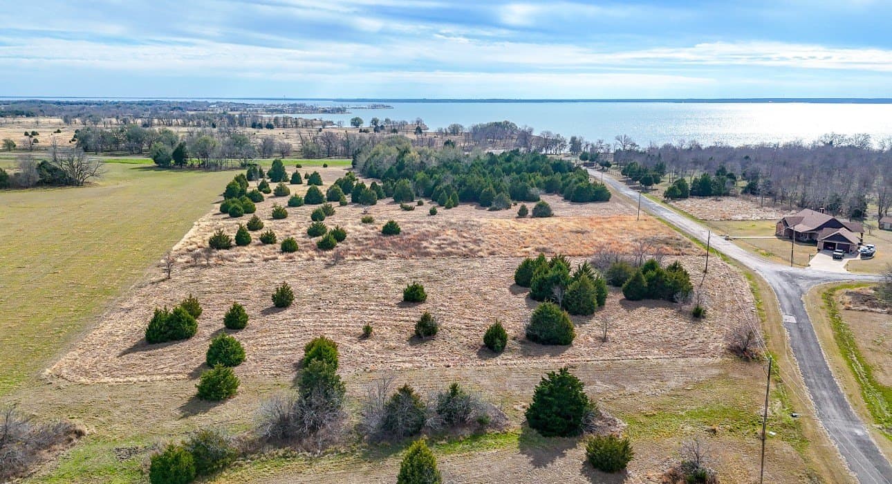 2.01 acres in Navarro County