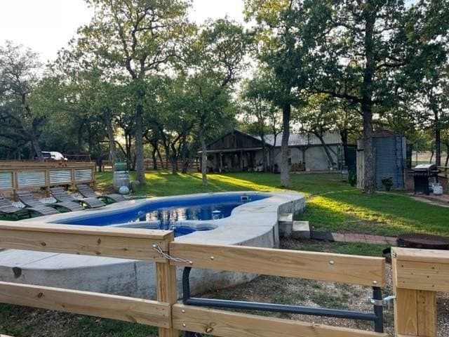 9.8 acres in Gillespie County