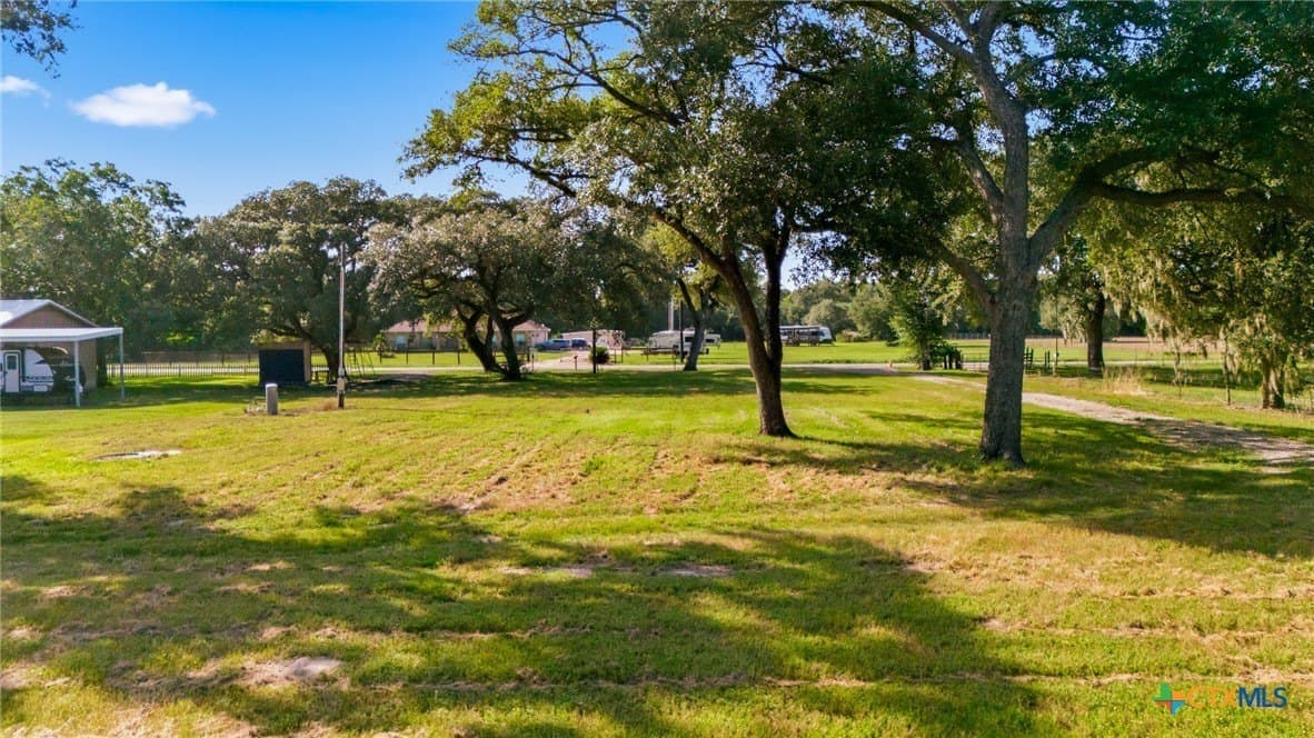 2 acres in Victoria County