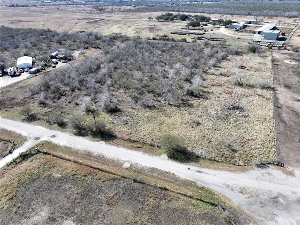 7.48 acres in Bee County