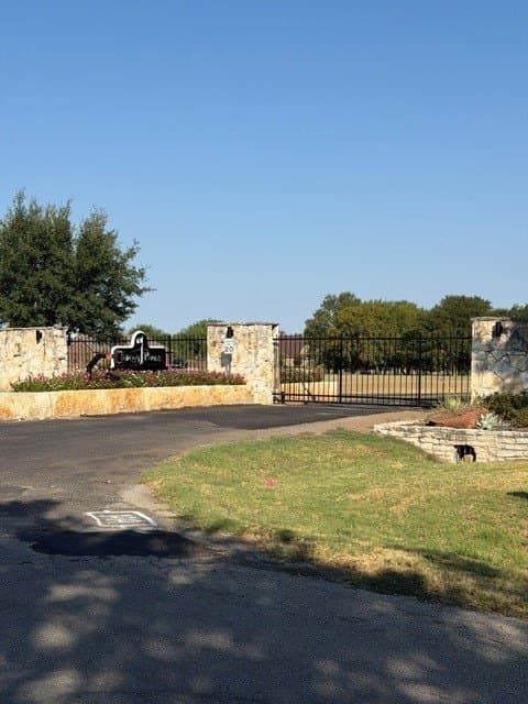 1.56 acres in Navarro County