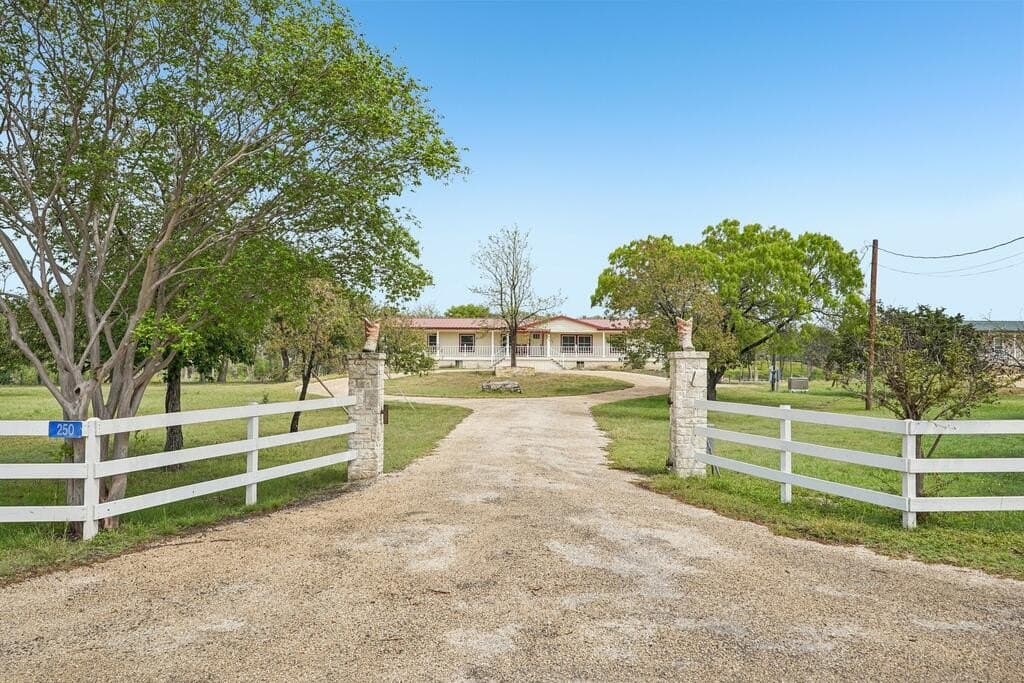 3.73 acres in Kerr County