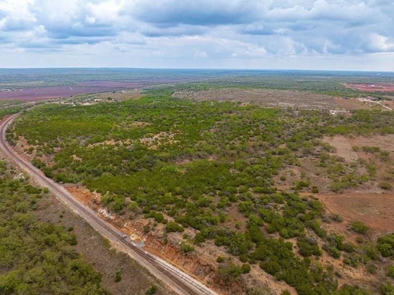 43.8 acres in Nolan County