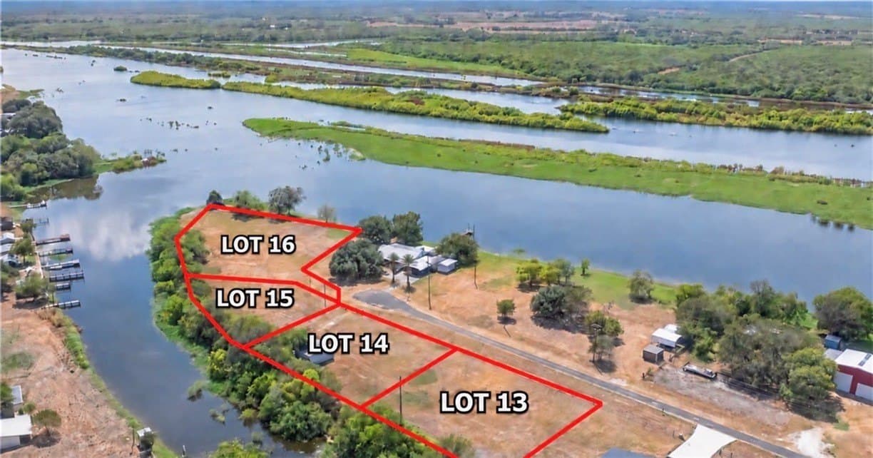1.04 acres in Live Oak County