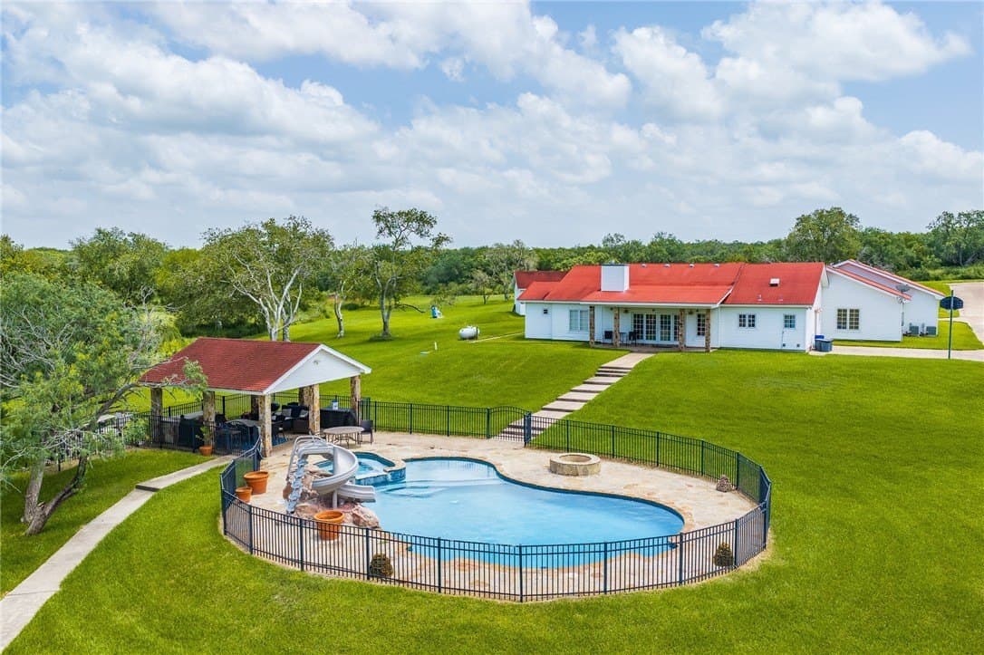 10.09 acres in San Patricio County