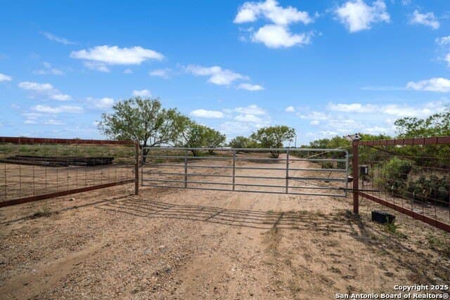 11 acres in Atascosa County